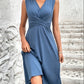 Nyzara™ - Robe midi bleue sans manches avec décolleté en V